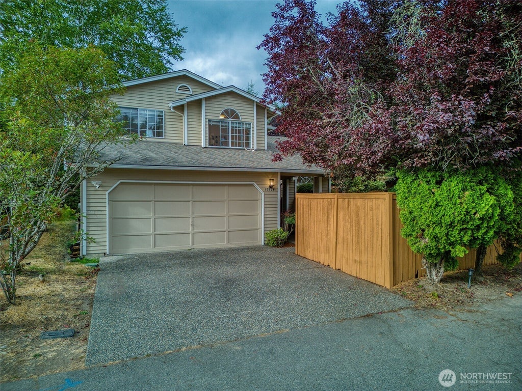 Photo of 12724 NE 94th Court, Kirkland, WA 98033 (MLS # 2576338)