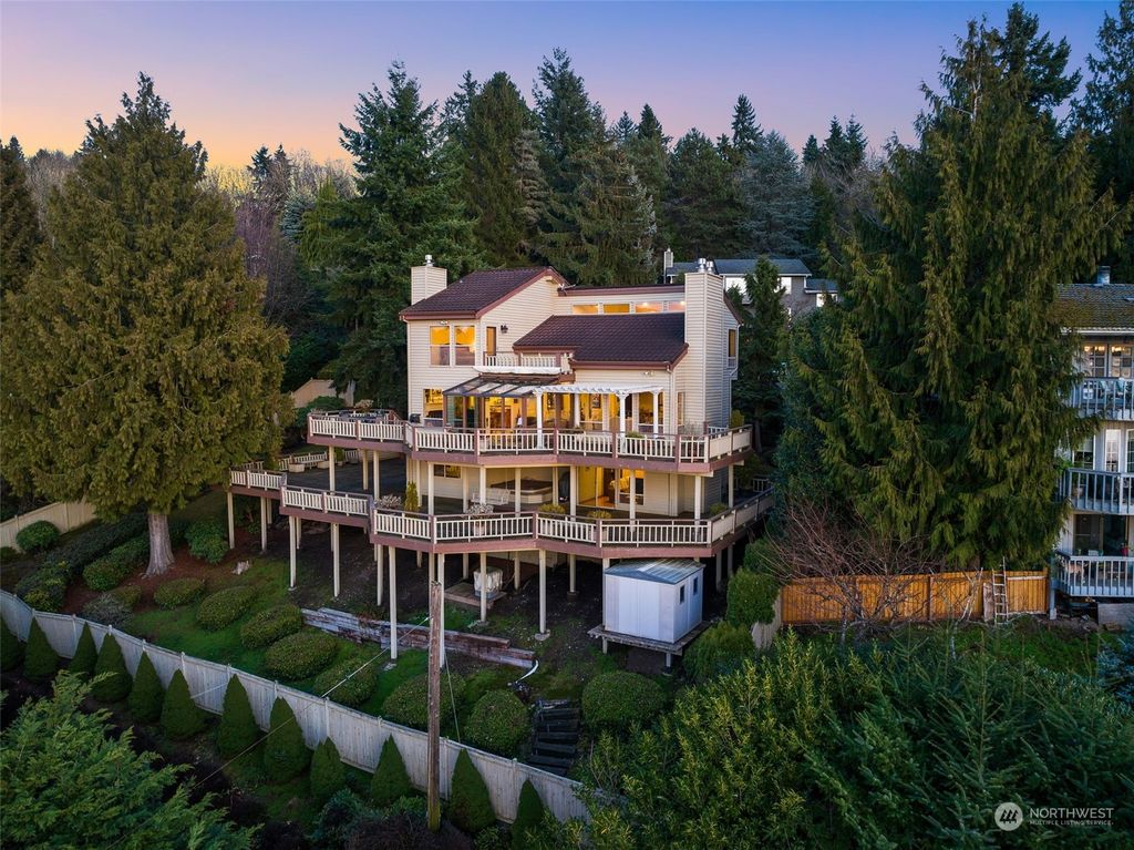 Photo of 13467 64th Place NE, Kirkland, WA 98034 (MLS # 2200116)