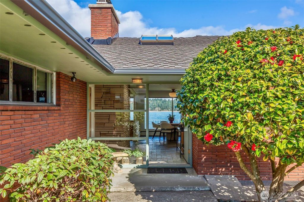 Photo of 2402 11th Street, Anacortes, WA 98221 (MLS # 2491927)