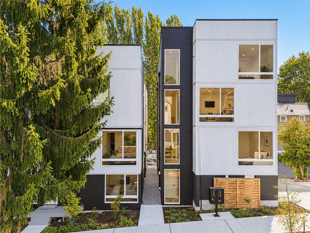 Photo of 3118 Queen Anne Avenue N, Seattle, WA 98109 (MLS # 2599138)
