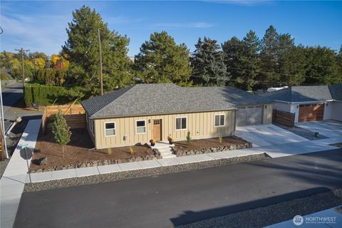 Photo of 2109 Solara Lane, Walla Walla, WA 99362 (MLS # 2446875)