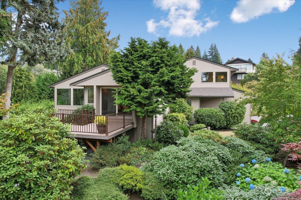 Photo of 6025 95th Place SW, Mukilteo, WA 98275 (MLS # 1994999)