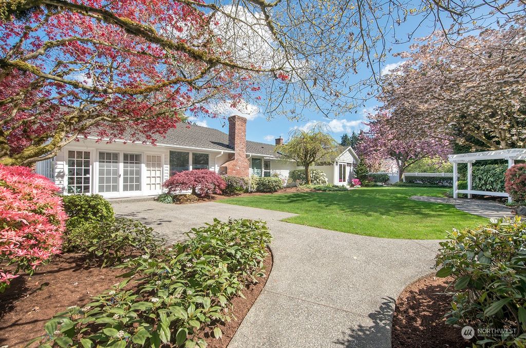 Photo of 58 Cascade Key Ky, Bellevue, WA 98006 (MLS # 2225555)