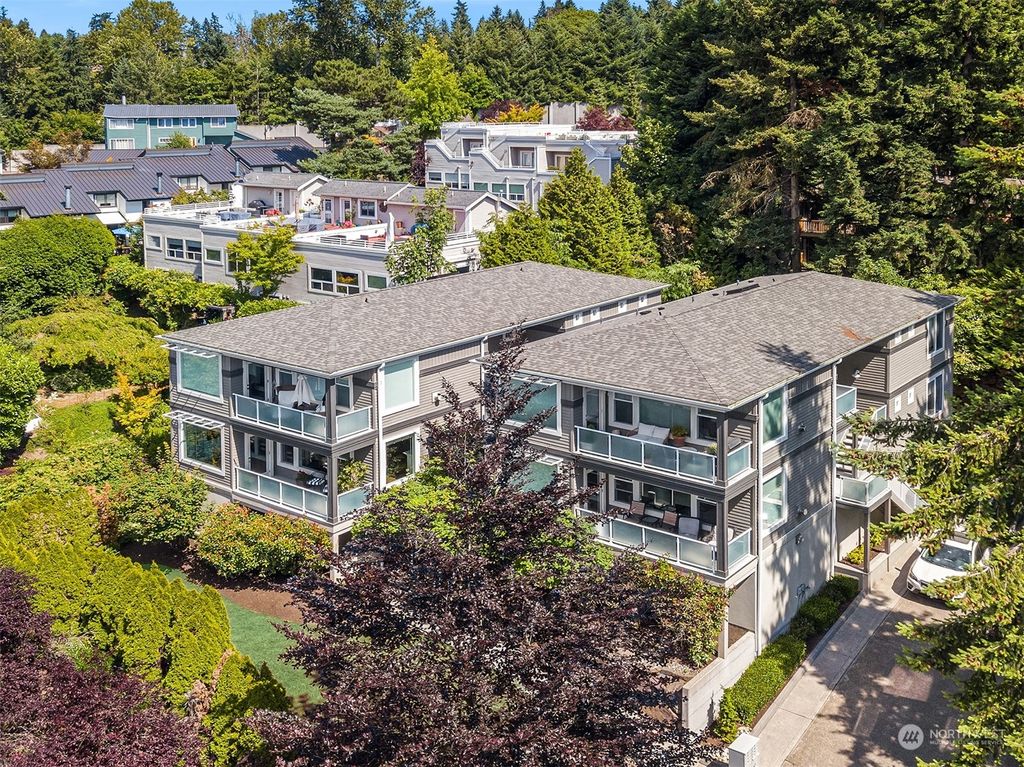Photo of 11305 NE 68th Street, Kirkland, WA 98033 (MLS # 2138968)