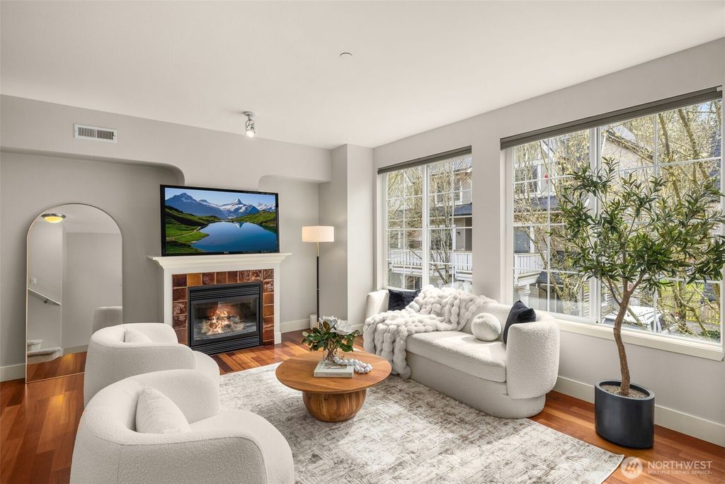 Photo of 18250 NE 96th Way #102, Redmond, WA 98052 (MLS # 2348642)