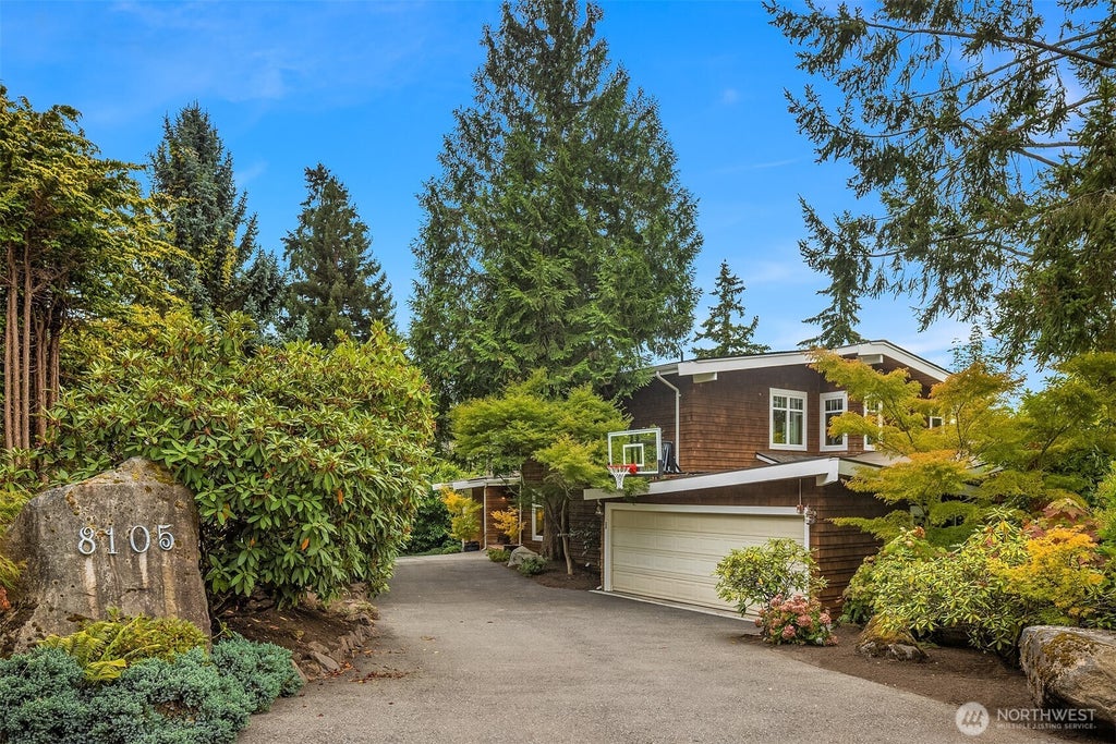 Photo of 8105 SE 44th Street, Mercer Island, WA 98040 (MLS # 2581999)