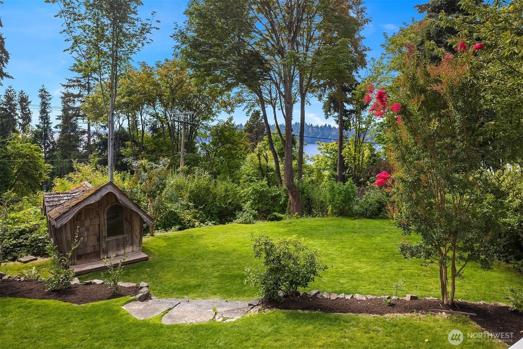 Photo of 8105 SE 44th Street, Mercer Island, WA 98040 (MLS # 2581999)