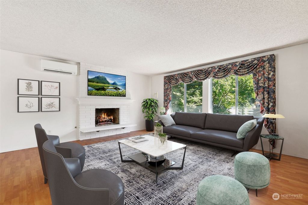 Photo of 515 154th Avenue NE, Bellevue, WA 98007 (MLS # 2146812)