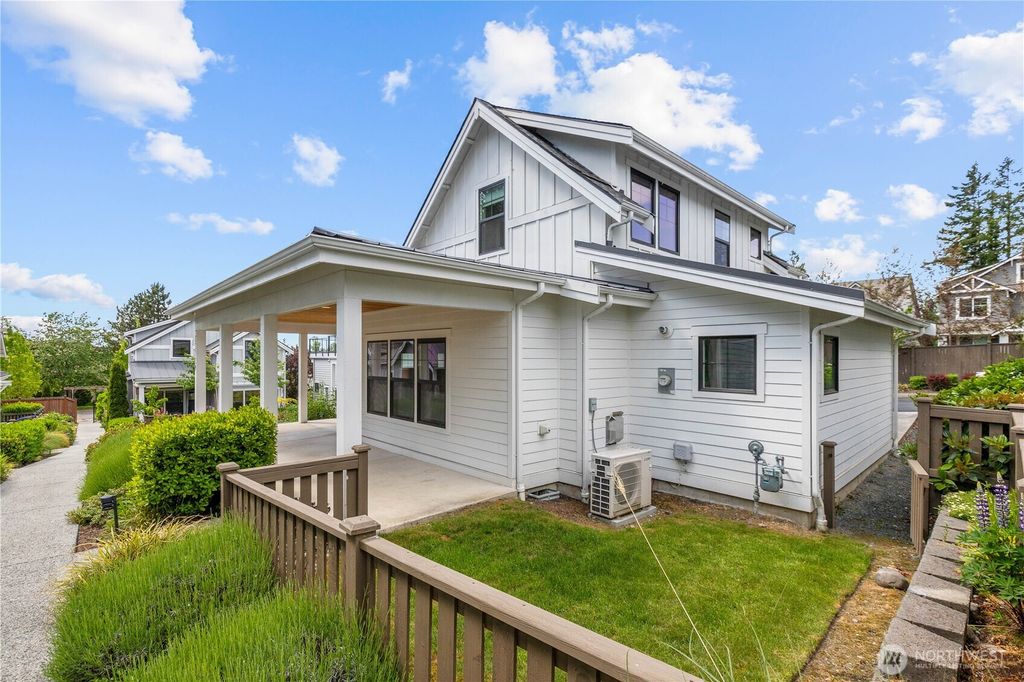 Photo of 22729 SE 14th Court, Sammamish, WA 98075 (MLS # 2528128)