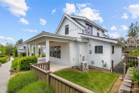 Photo of 22729 SE 14th Court, Sammamish, WA 98075 (MLS # 2528128)