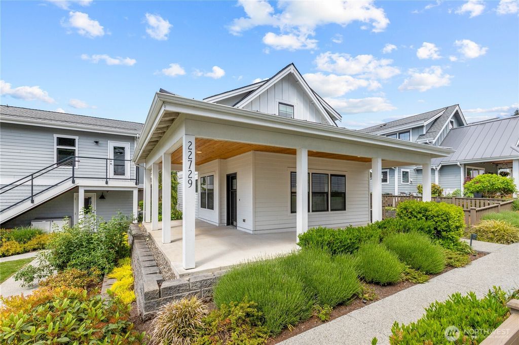 Photo of 22729 SE 14th Court, Sammamish, WA 98075 (MLS # 2528128)