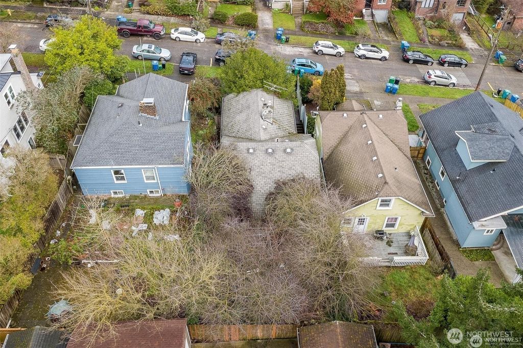 Photo of 341 NE 51st Street, Seattle, WA 98105 (MLS # 2483890)