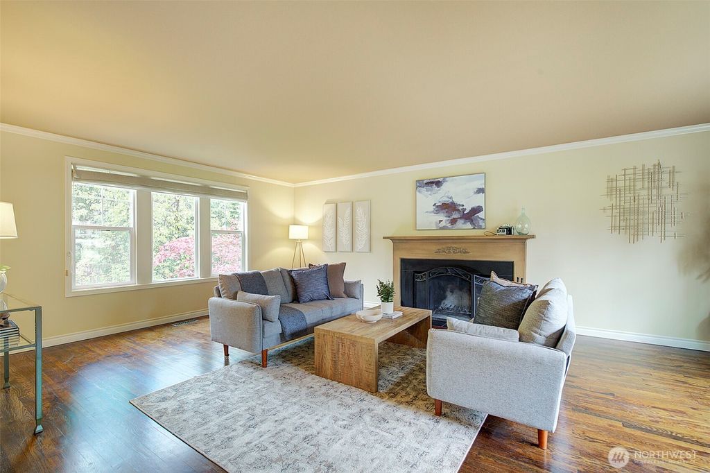 Photo of 225 131st Avenue NE, Bellevue, WA 98005 (MLS # 2526348)