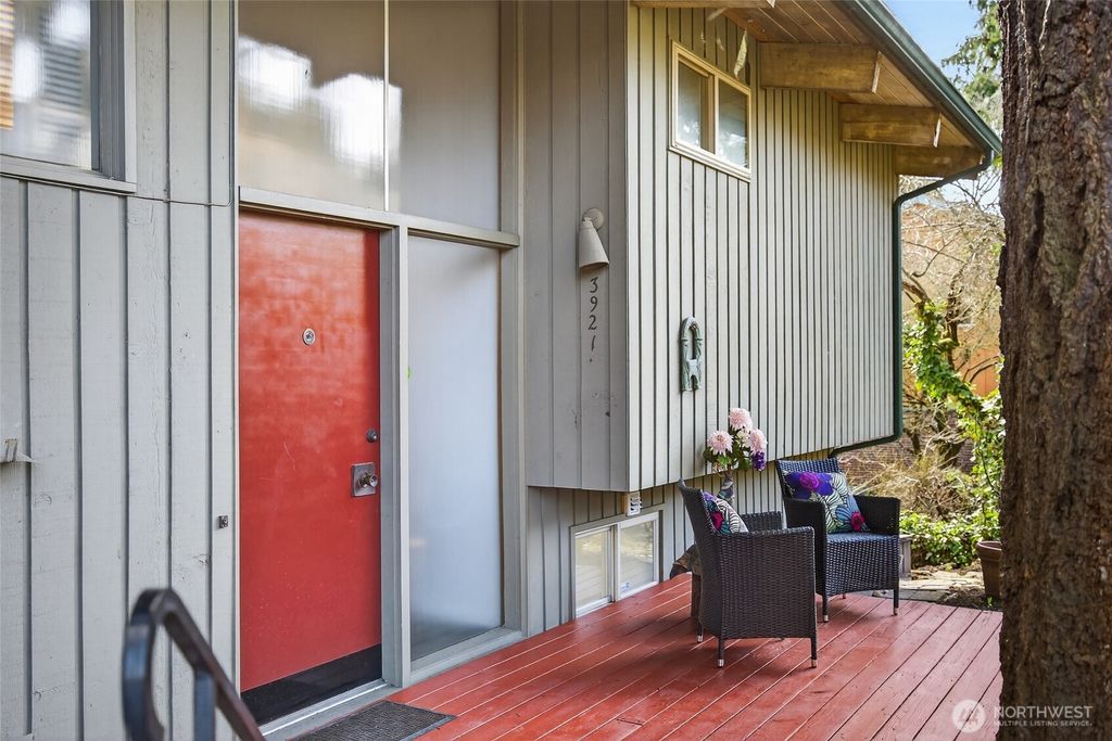 Photo of 3921 25th Avenue S, Seattle, WA 98108 (MLS # 2490023)