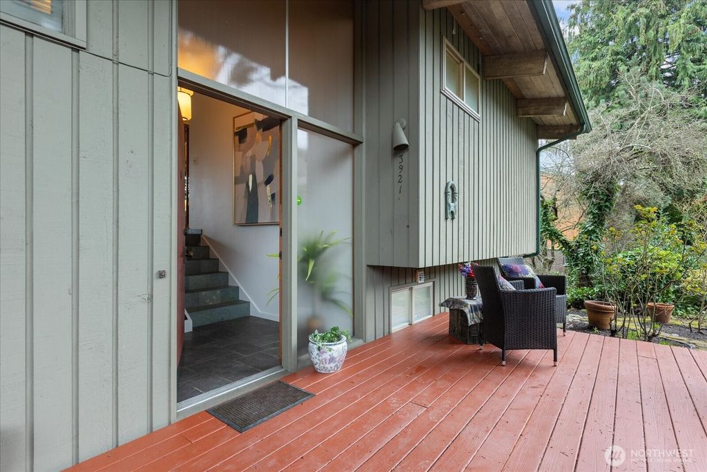 Photo of 3921 25th Avenue S, Seattle, WA 98108 (MLS # 2490023)