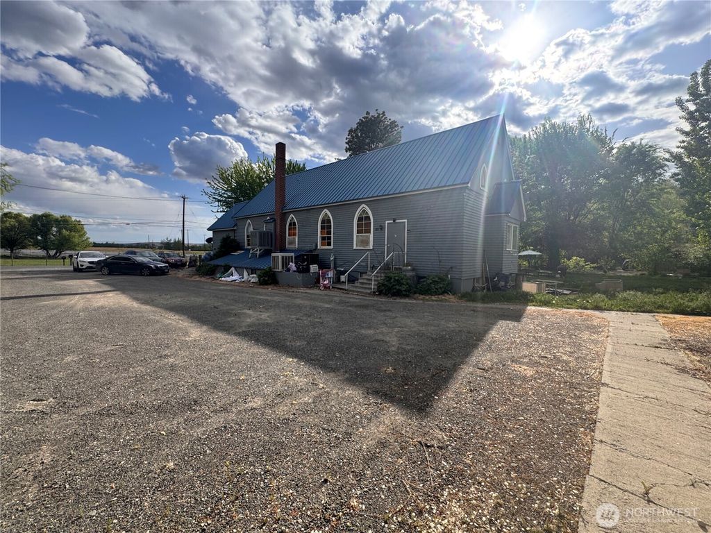Photo of 1 Orchardvale Street, Zillah, WA 98953 (MLS # 2520529)
