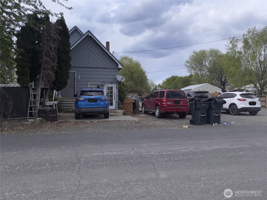 Photo of 1 Orchardvale Street, Zillah, WA 98953 (MLS # 2520529)