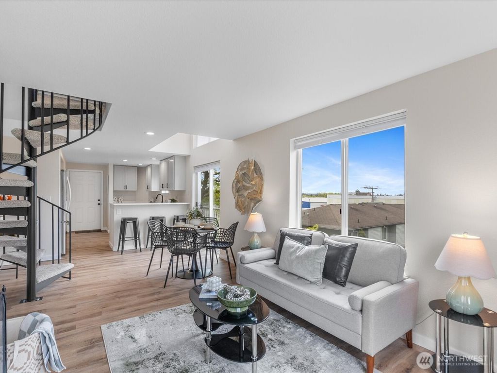 Photo of 903 N 130th Street #301, Seattle, WA 98133 (MLS # 2377373)