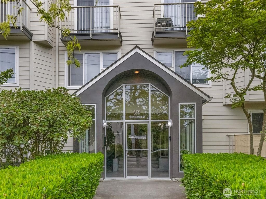 Photo of 903 N 130th Street #301, Seattle, WA 98133 (MLS # 2377373)