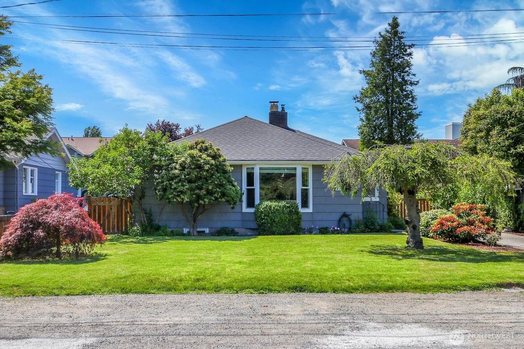 Photo of 11729 Phinney Avenue N, Seattle, WA 98133 (MLS # 2395143)