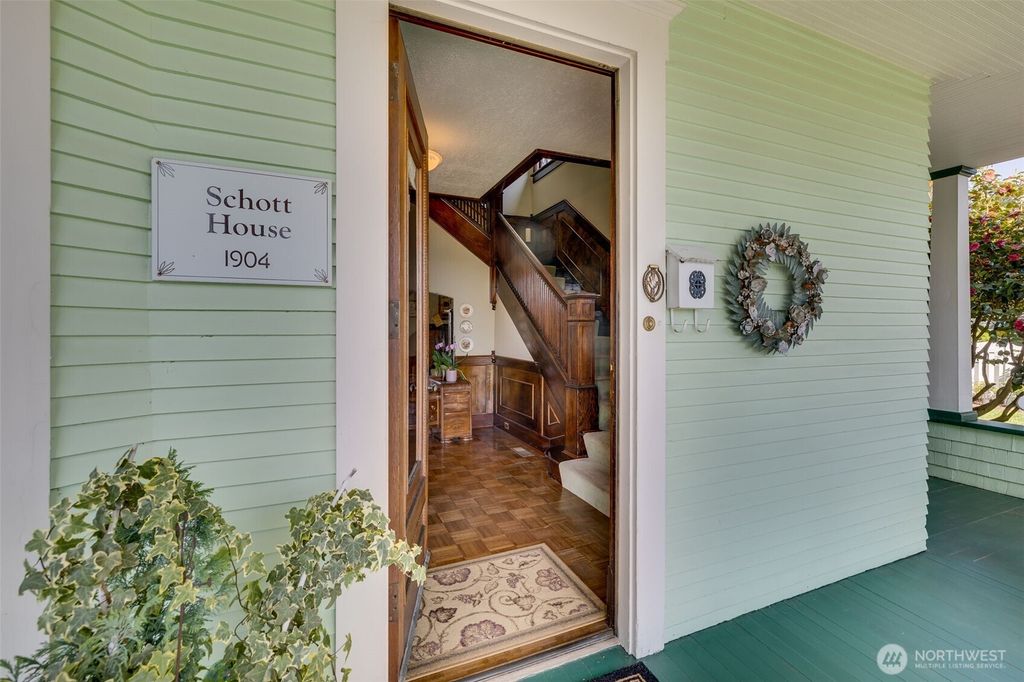 Photo of 432 Avenue G, Snohomish, WA 98290 (MLS # 2381895)