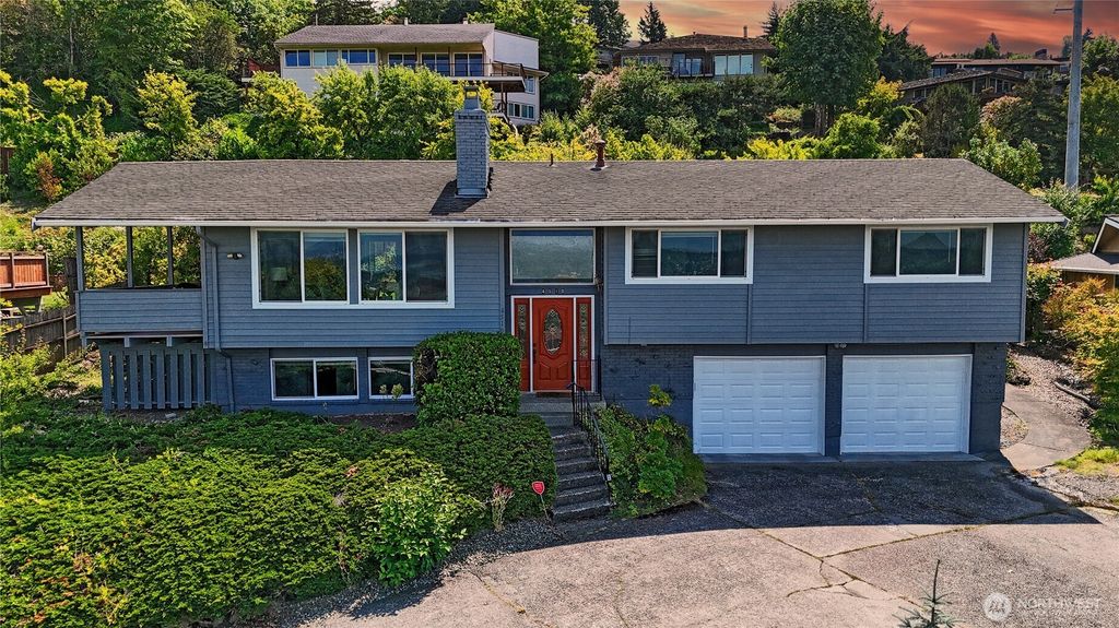 Photo of 4510 Somerset Drive SE, Bellevue, WA 98006 (MLS # 2398344)