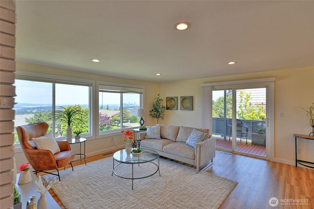 Photo of 4510 Somerset Drive SE, Bellevue, WA 98006 (MLS # 2398344)