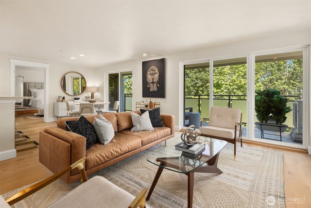 2334 Thorndyke Avenue W 301 #301, Seattle