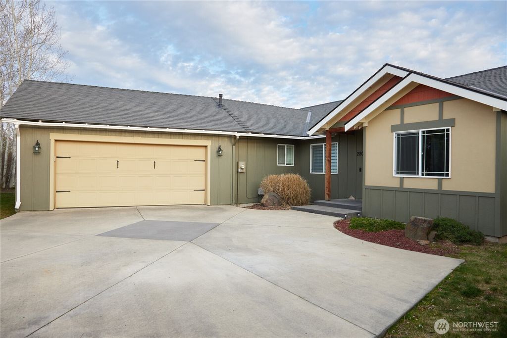 Photo of 280 Austin Street, Walla Walla, WA 99362 (MLS # 2467567)