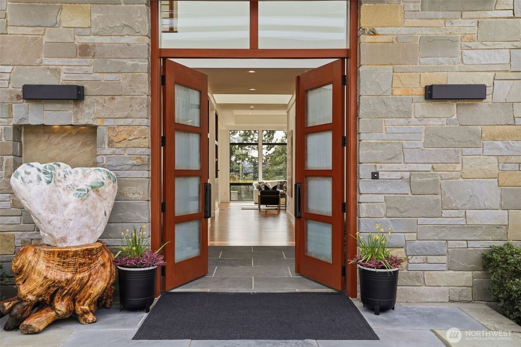 Photo of 9632 Lake Washington Blvd Blvd NE, Bellevue, WA 98004 (MLS # 2503638)