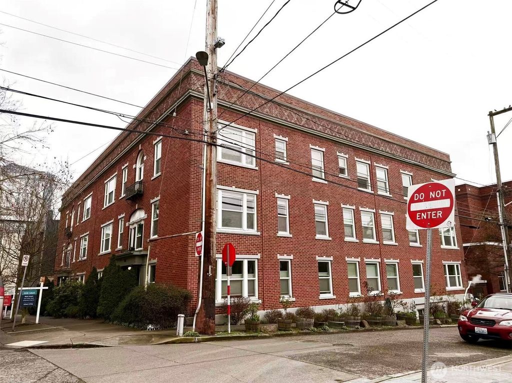 Photo of 901 NE 43rd Street #201, Seattle, WA 98105 (MLS # 2494703)