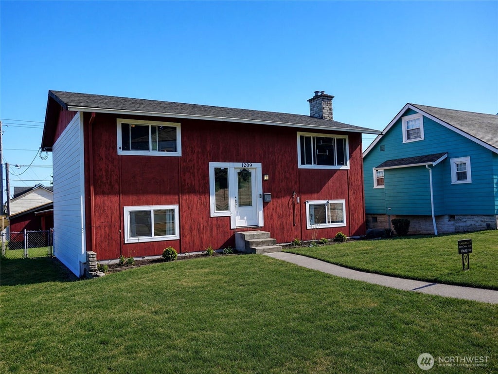 Photo of 1209 E 5th Street, Port Angeles, WA 98362 (MLS # 2583773)