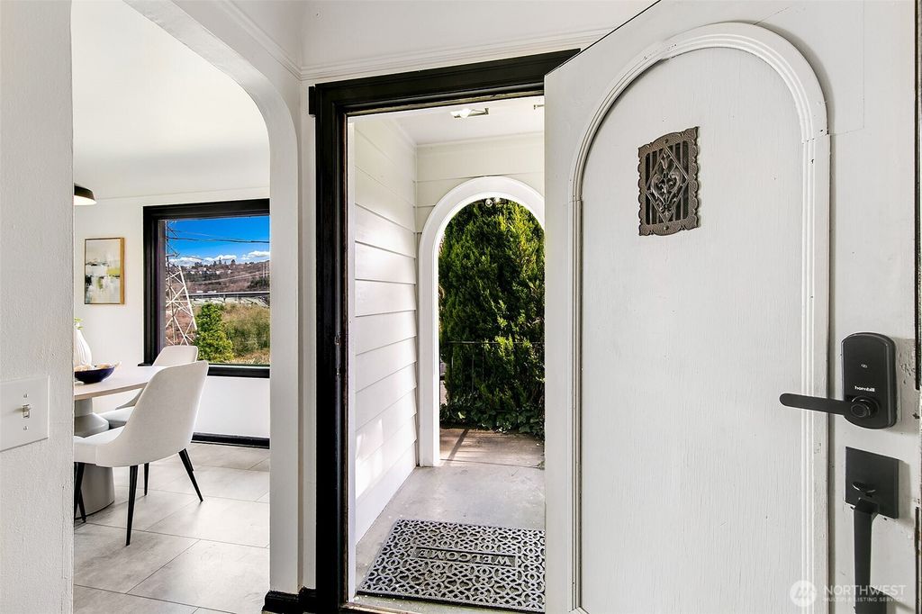 Photo of 1413 Morris Avenue S, Renton, WA 98055 (MLS # 2344928)