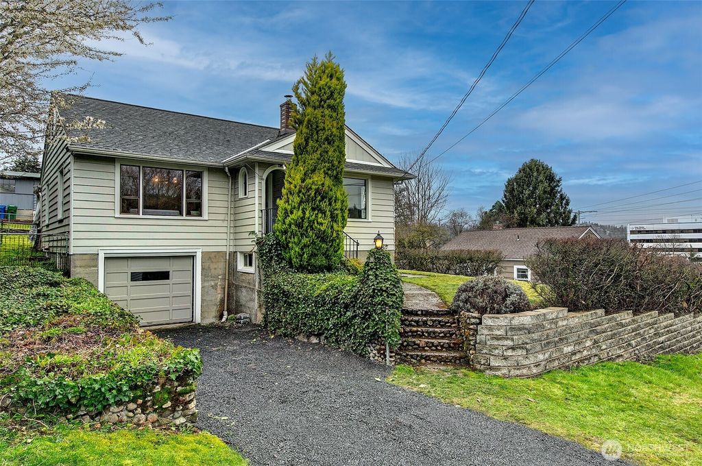 Photo of 1413 Morris Avenue S, Renton, WA 98055 (MLS # 2344928)