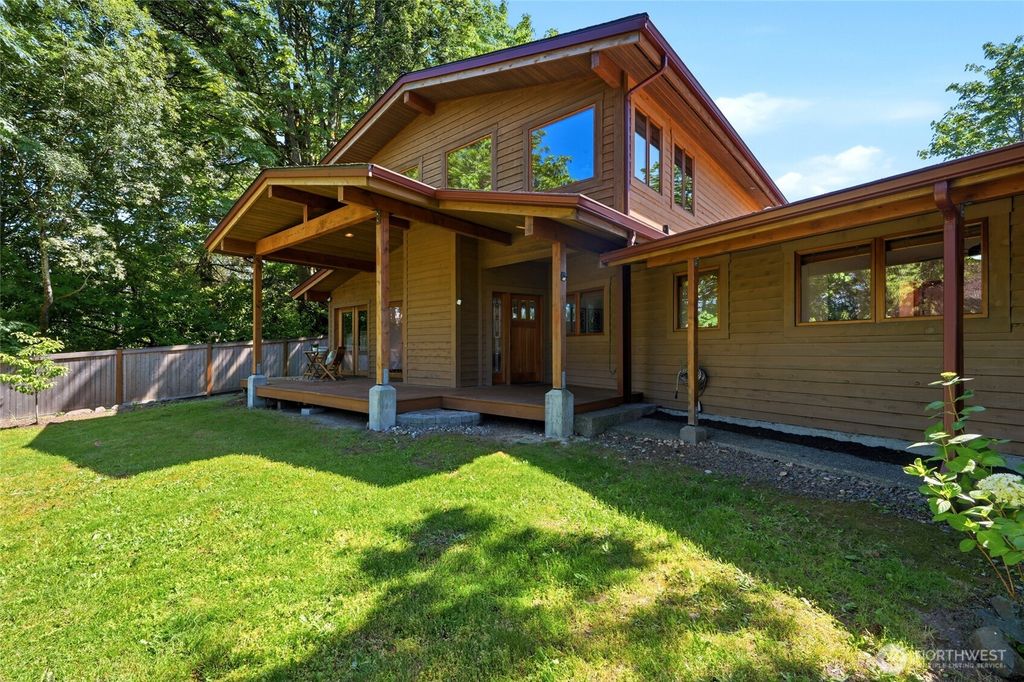 Photo of 19946 47th Avenue NE, Lake Forest Park, WA 98155 (MLS # 2526017)
