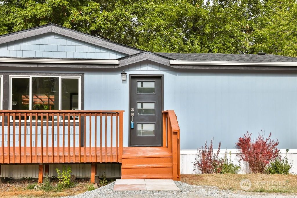 Photo of 11826 Military Road S, Seattle, WA 98168 (MLS # 2160516)