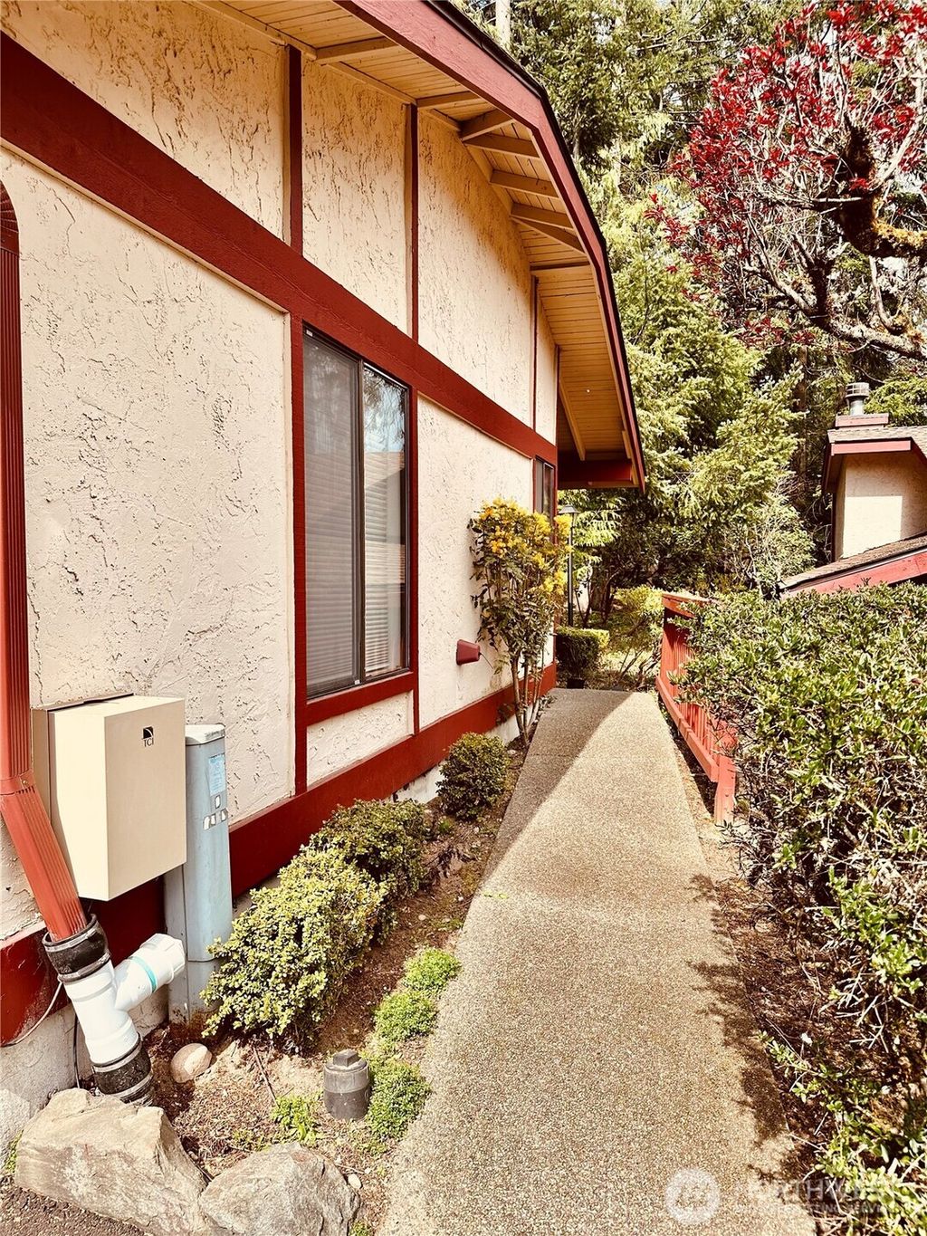 Photo of 31725 47th Lane SW #B, Federal Way, WA 98023 (MLS # 2355267)