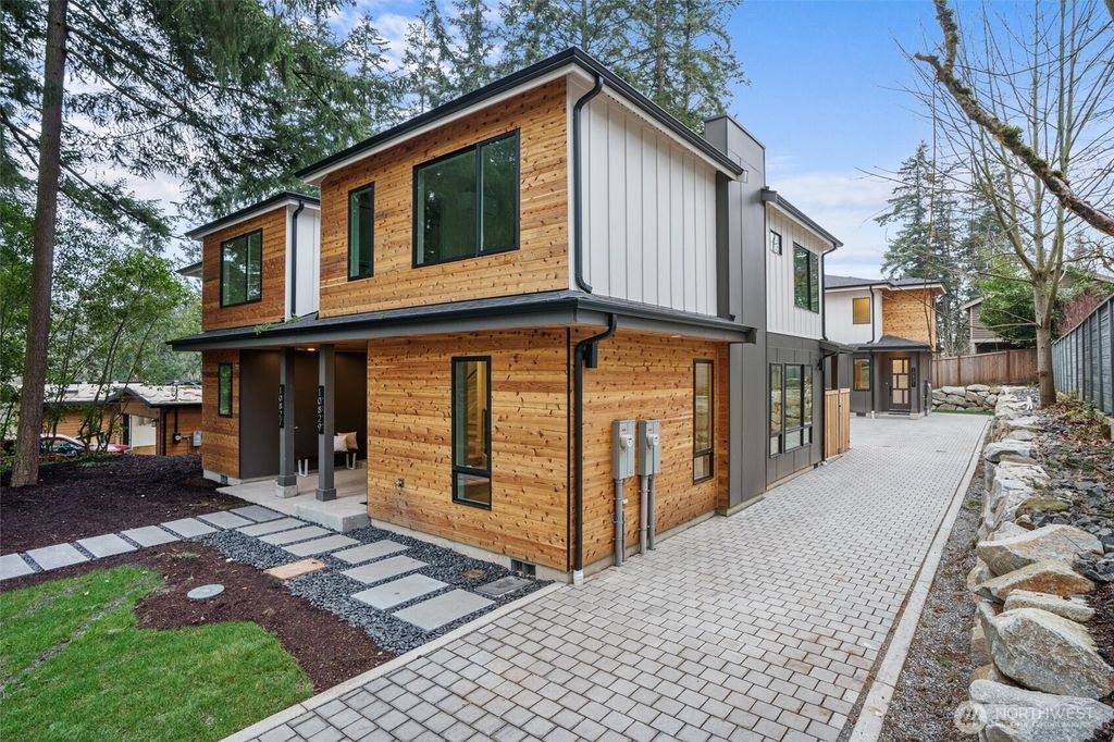 Photo of 10829 104th Avenue NE, Kirkland, WA 98033 (MLS # 2387217)