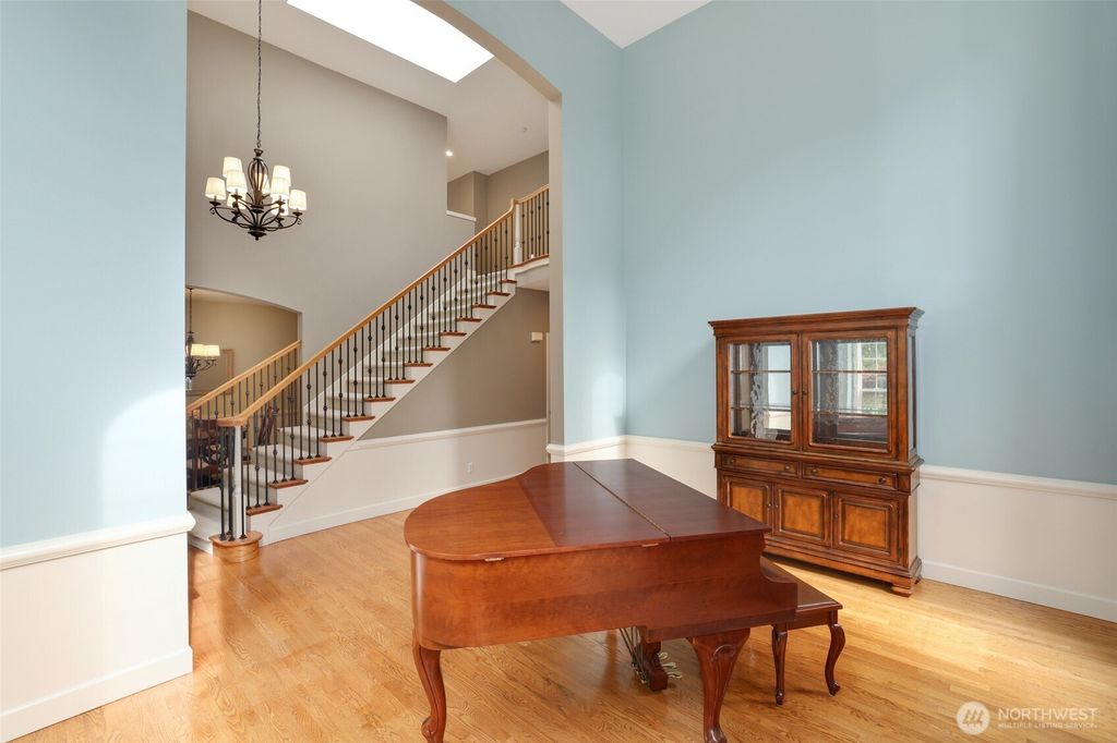 Photo of 25846 NE 4th Place, Sammamish, WA 98074 (MLS # 2483479)