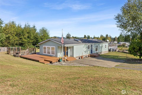 Photo of 814 Ocean Avenue, Cosmopolis, WA 98537 (MLS # 2589377)