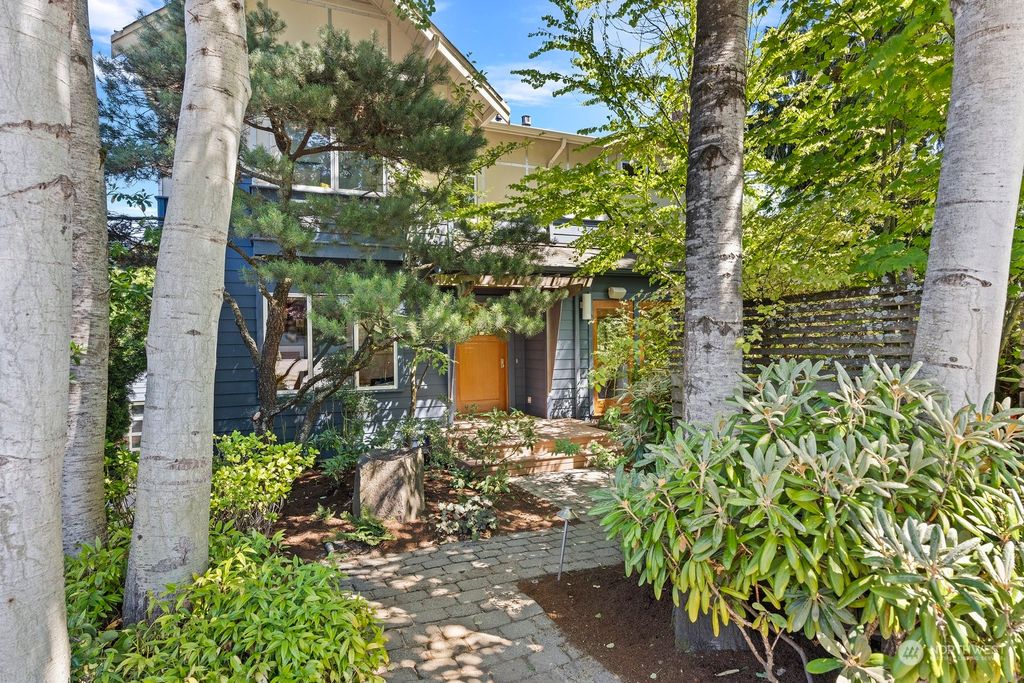 Photo of 7510 34th Avenue NE, Seattle, WA 98115 (MLS # 2141100)