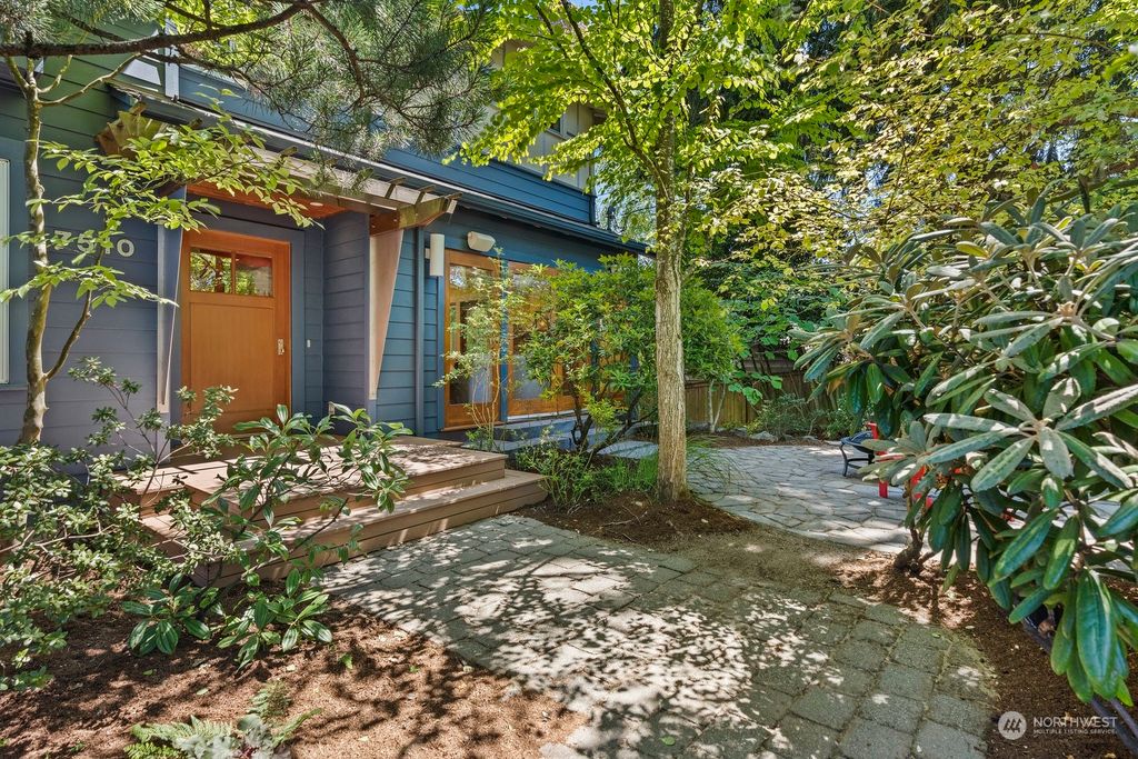 Photo of 7510 34th Avenue NE, Seattle, WA 98115 (MLS # 2141100)