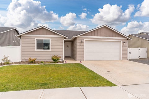 Photo of 2425 SE 3rd Street, East Wenatchee, WA 98802 (MLS # 2546287)