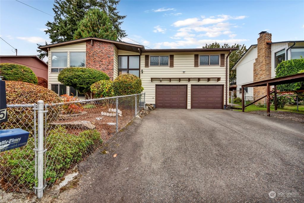 Photo of 20625 9th Avenue S, Des Moines, WA 98198 (MLS # 2299478)