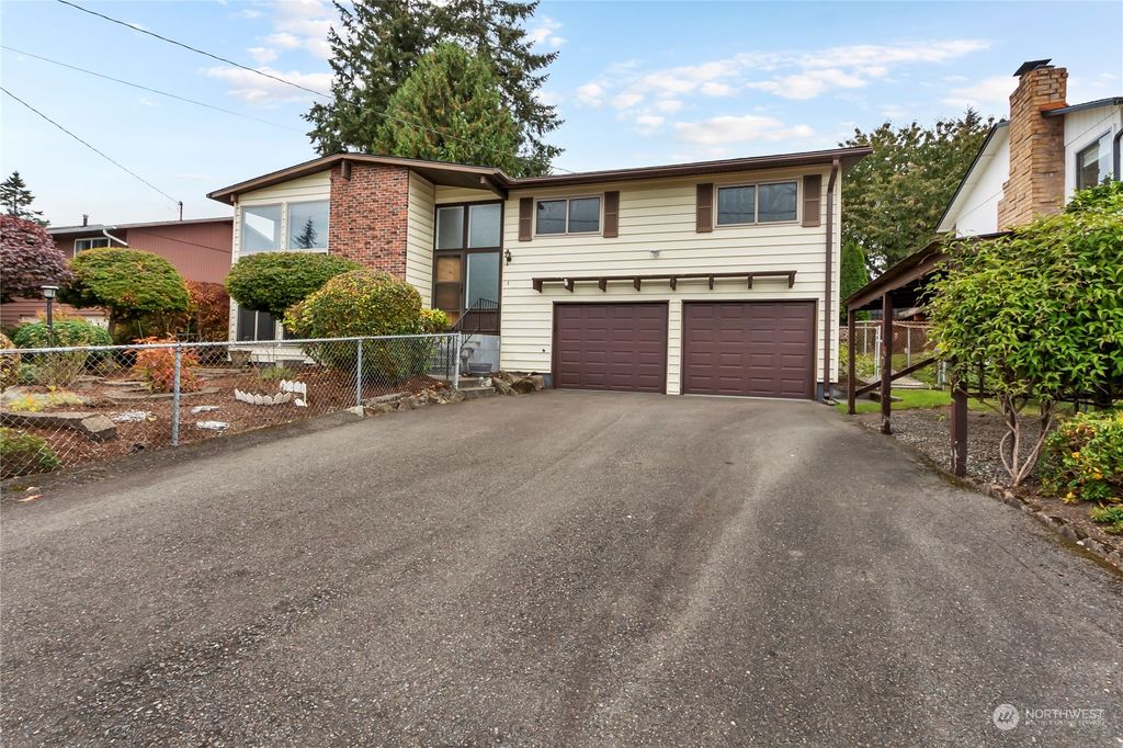 Photo of 20625 9th Avenue S, Des Moines, WA 98198 (MLS # 2299478)