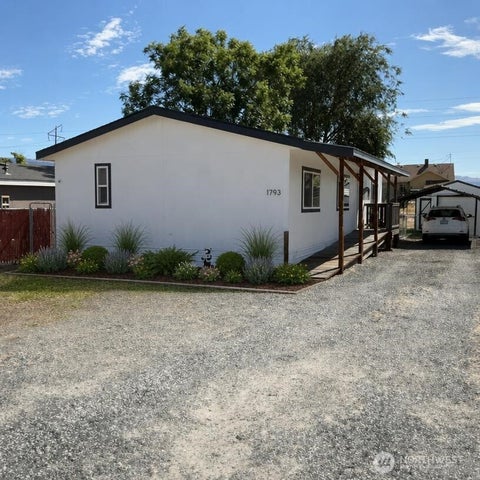 Photo of 1793 Judkins Street, Wenatchee, WA 98801 (MLS # 2562600)
