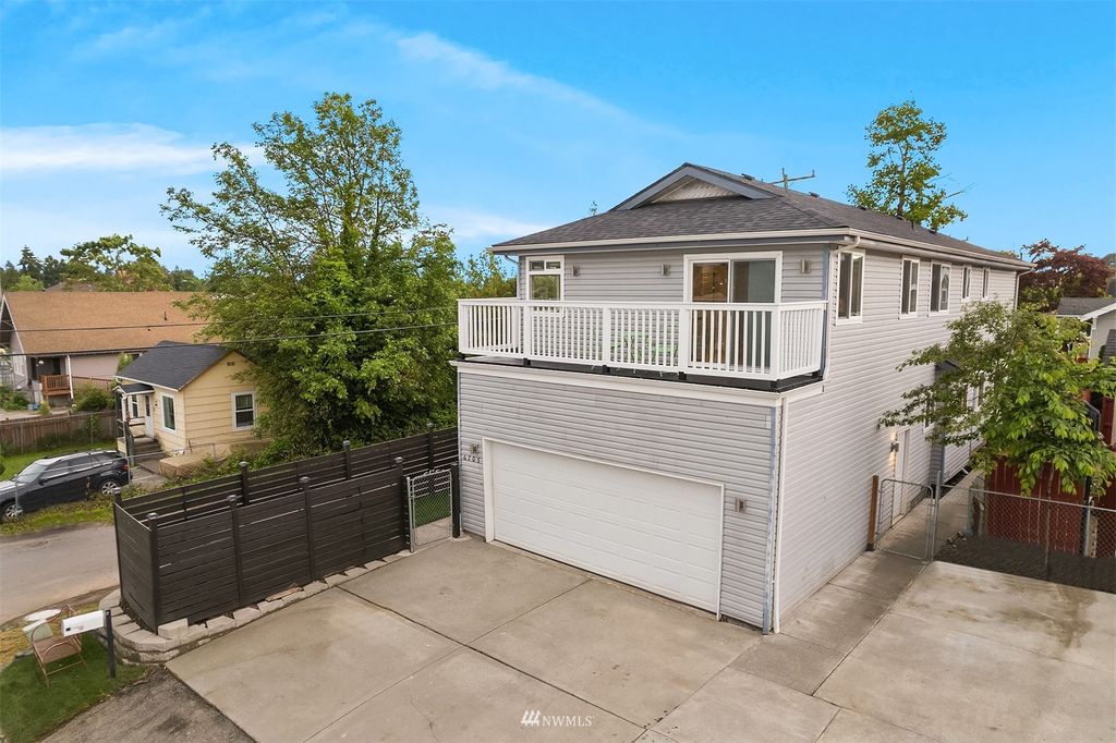 Photo of 6705 38th Avenue S, Seattle, WA 98118 (MLS # 1951546)