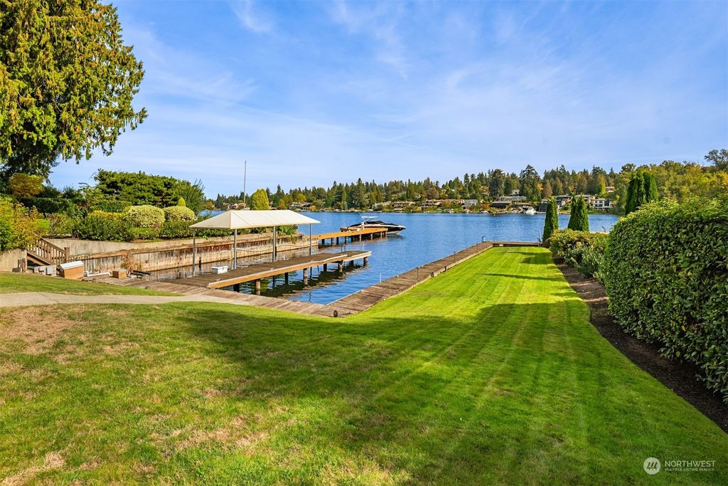 Photo of 3252 Hunts Point Road, Hunts Point, WA 98004 (MLS # 2321484)