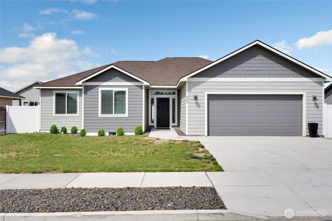Photo of 409 S Trillium WAY, Moses Lake, WA 98837 (MLS # 2520617)
