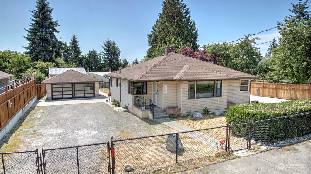 Photo of 2131 NE 12th Street, Renton, WA 98056 (MLS # 2138239)